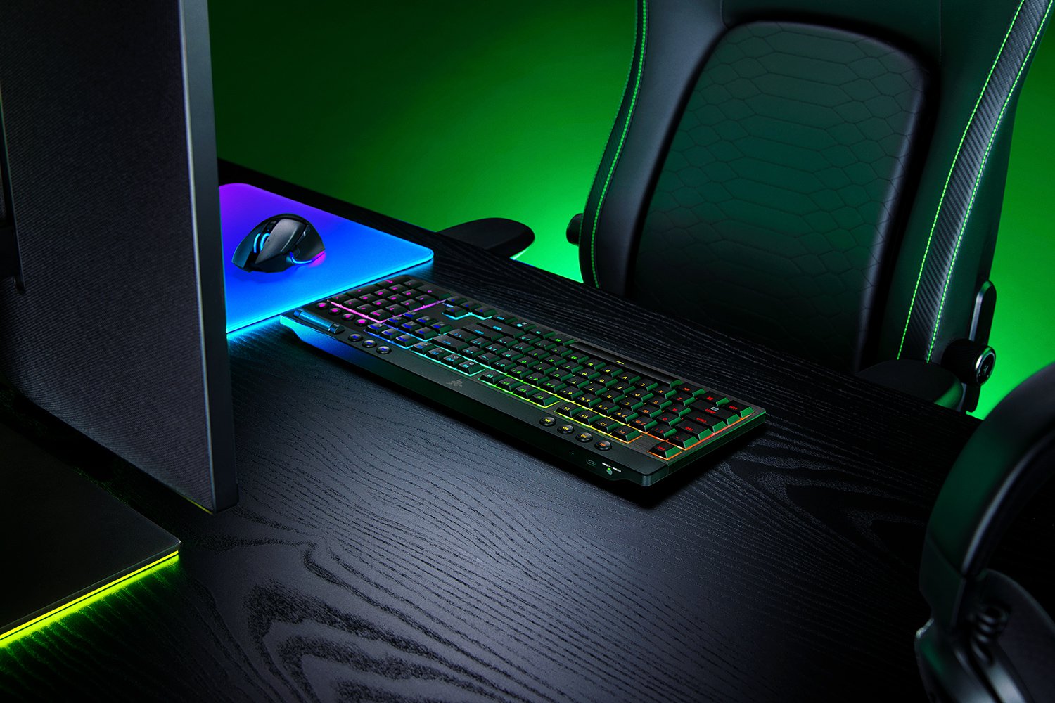 https___medias-p1.phoenix.razer.com_sys-master-phoenix-images-container_h14_h01_9957077909534_250902-bw-v4-low-hyperspeed-2-1500x1000-3