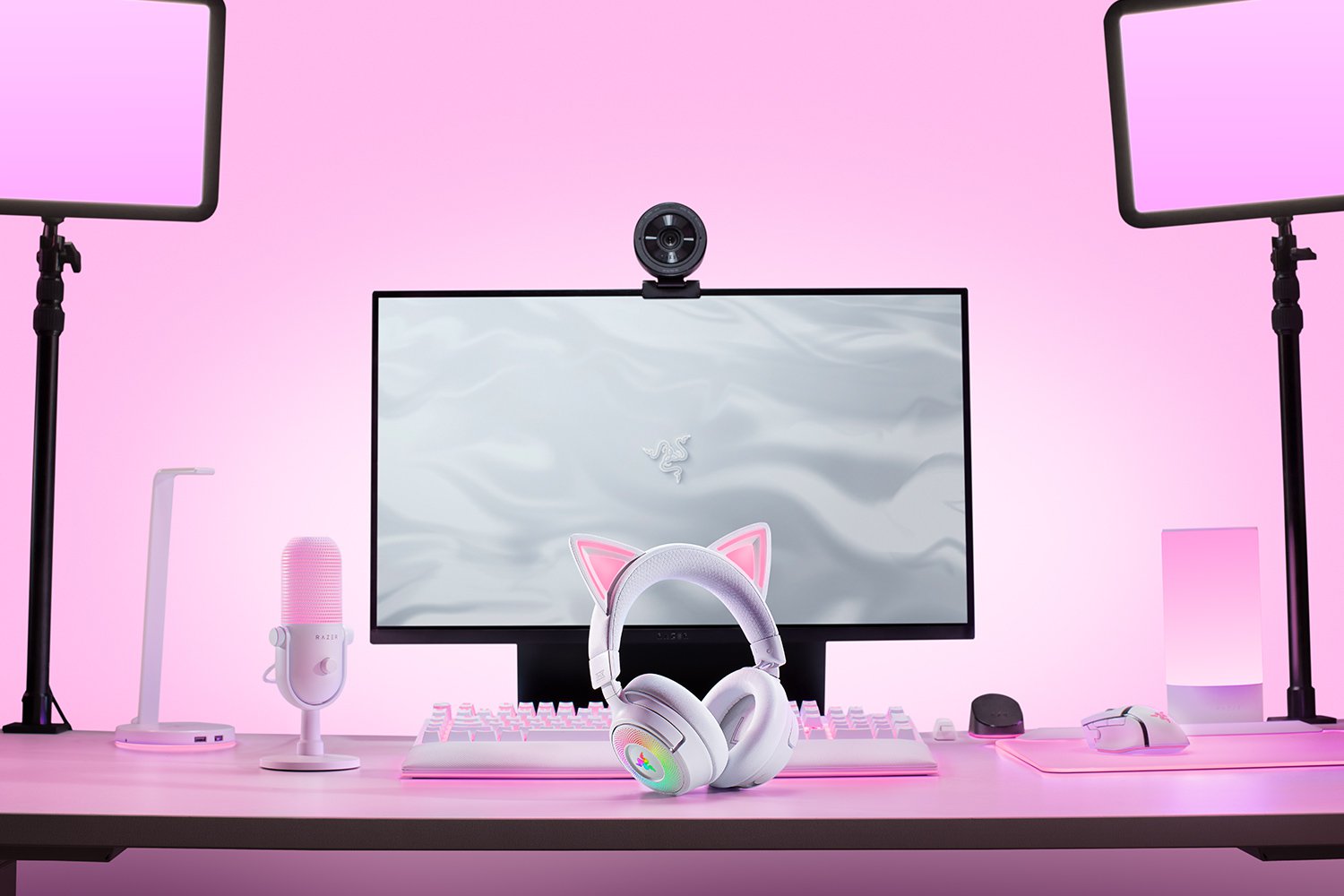 https___medias-p1.phoenix.razer.com_sys-master-phoenix-images-container_h27_hfd_9953805041694_250826-kraken-kitty-v3-pro-wh-1500x1000-1