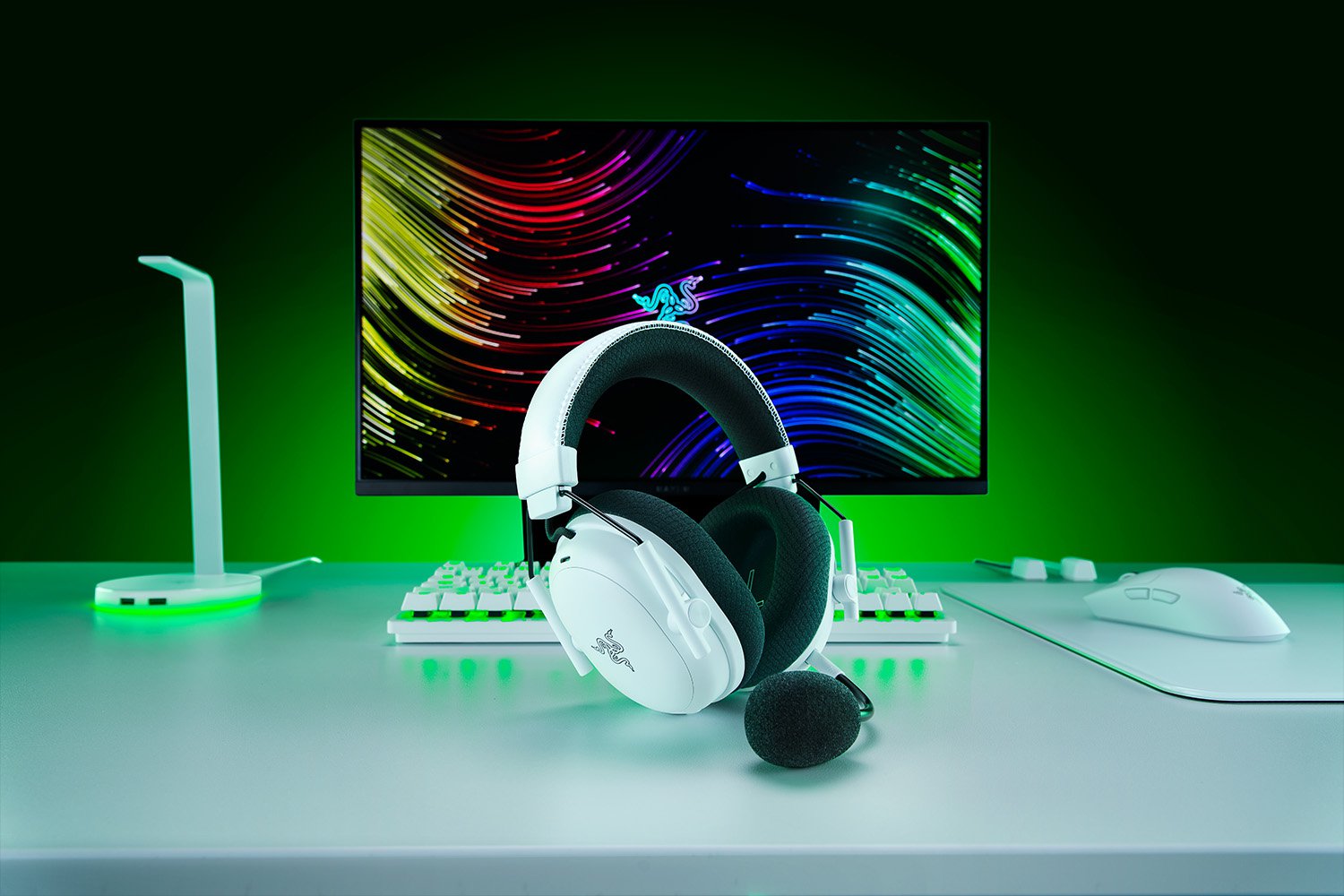 https___medias-p1.phoenix.razer.com_sys-master-phoenix-images-container_h4d_h60_9939308347422_bs-v3-pro-white-1500x1000-1