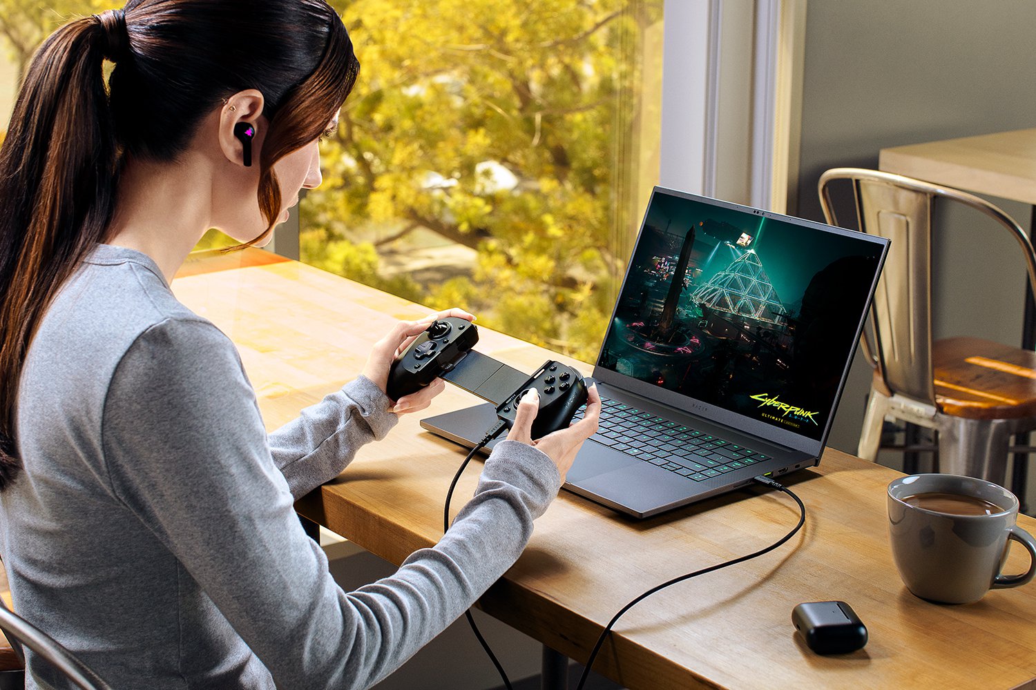https___medias-p1.phoenix.razer.com_sys-master-phoenix-images-container_hc4_hd6_9918939168798_250612-kishi-v3-1500x1000-6