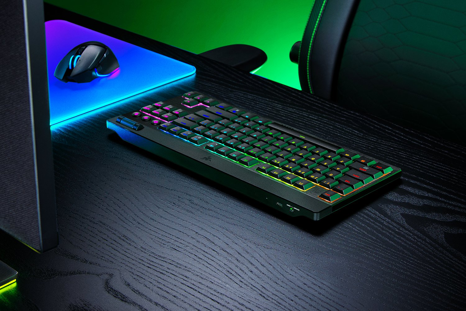 https___medias-p1.phoenix.razer.com_sys-master-phoenix-images-container_he5_h09_9948571795486_250814-bw-v4-low-tkl-hs-2-1500x1000-3