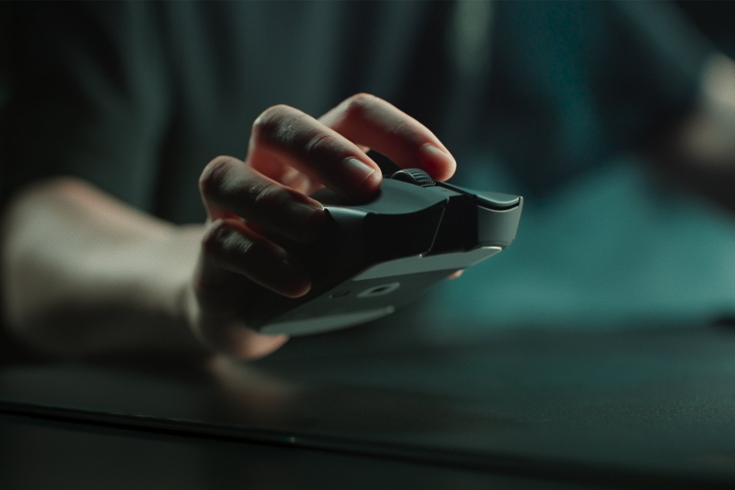 https___medias-p1.phoenix.razer.com_sys-master-phoenix-images-container_h0b_h4c_10011388575774_260115-viper-v3-pro-se-1500x1000-5