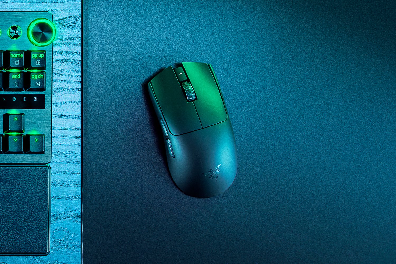 https___medias-p1.phoenix.razer.com_sys-master-phoenix-images-container_hb8_h4c_10011388510238_260115-viper-v3-pro-se-1500x1000-4