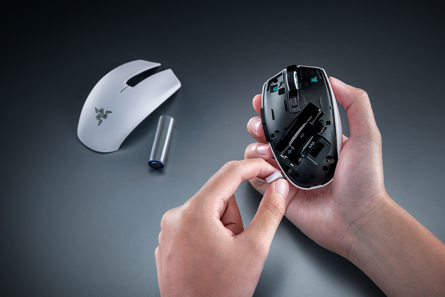 https___medias-p1.phoenix.razer.com_sys-master-phoenix-images-container_h43_h7a_10071823417374_260526-orochi-v2-2026-white-1500x1000-2